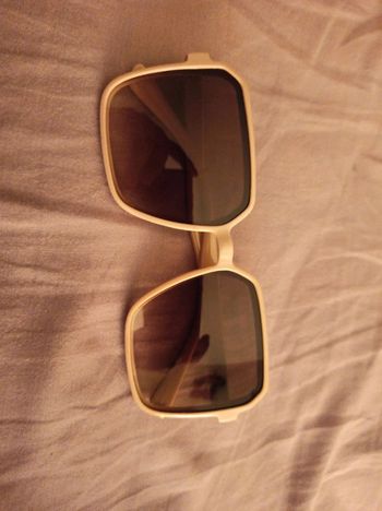 Lunette de soleil rose