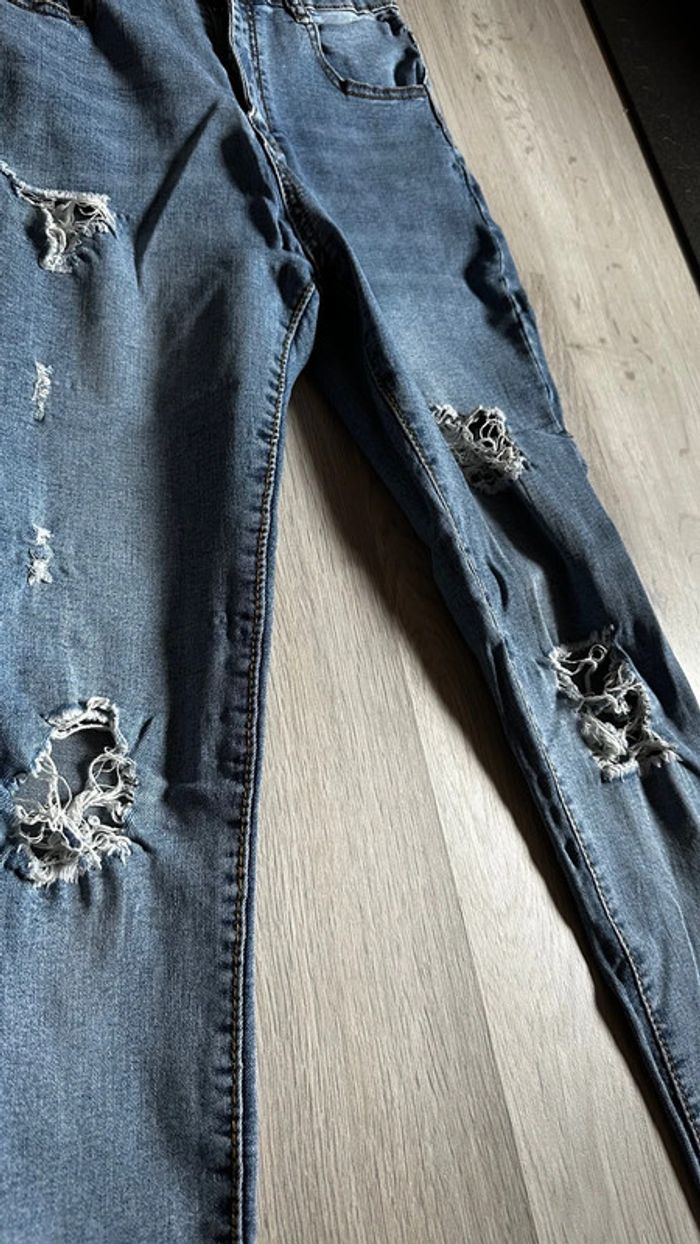 Jean skinny troué - photo numéro 2