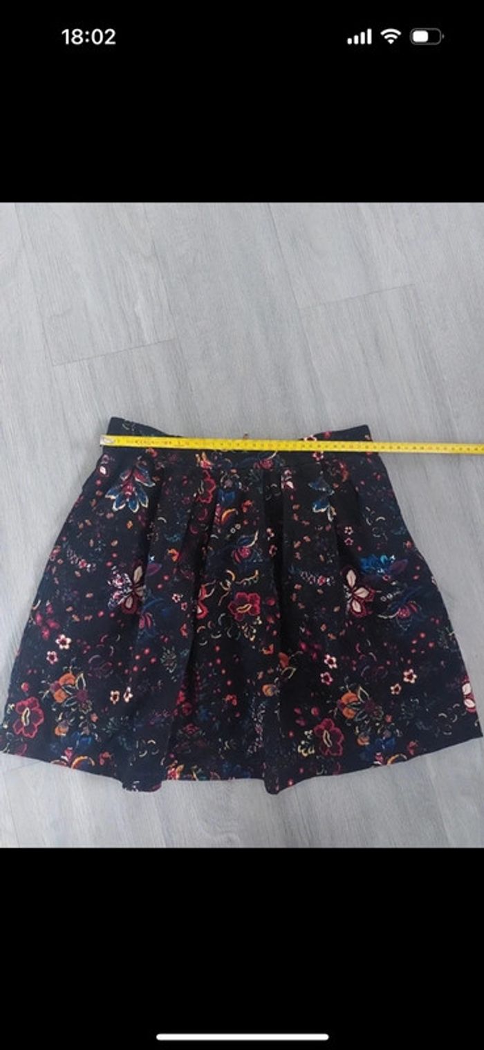 jupe Stradivarius taille 38 - photo numéro 4