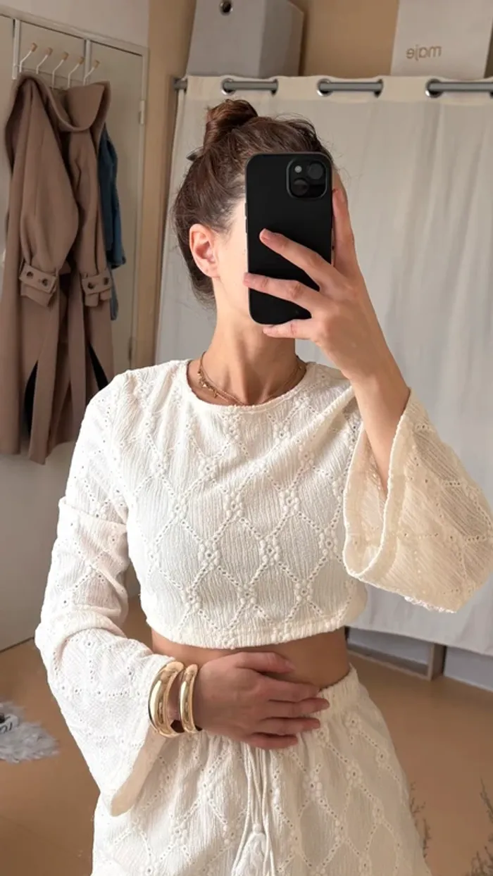 Jolie blouse crochet à manches évasées - photo numéro 2