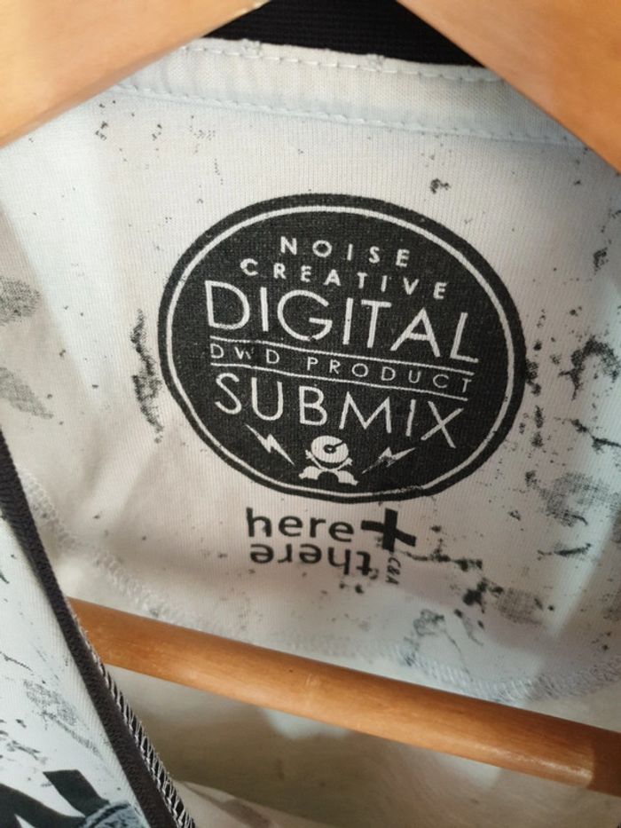 Tshirt audio squelette - photo numéro 3