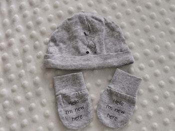 Ensemble bonnet et mouffles