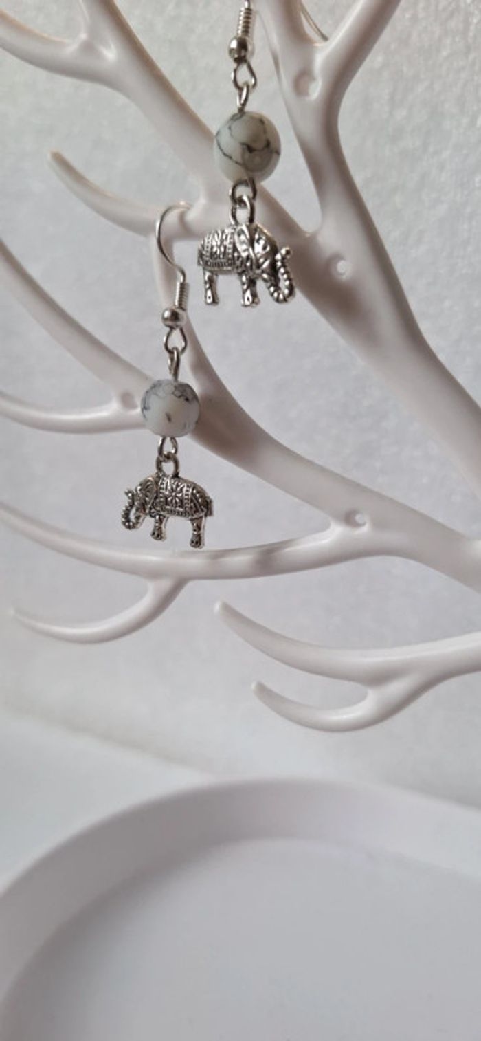 Boucles d'oreilles éléphant perle blanche