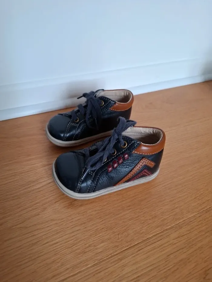 Chaussures bébé en cuir - 19 - très bon état - photo numéro 2
