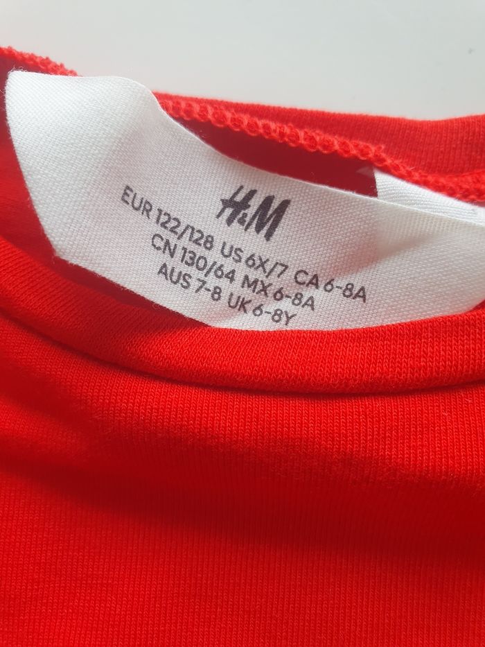 Tee-shirt rouge H&M 8 ans - photo numéro 2