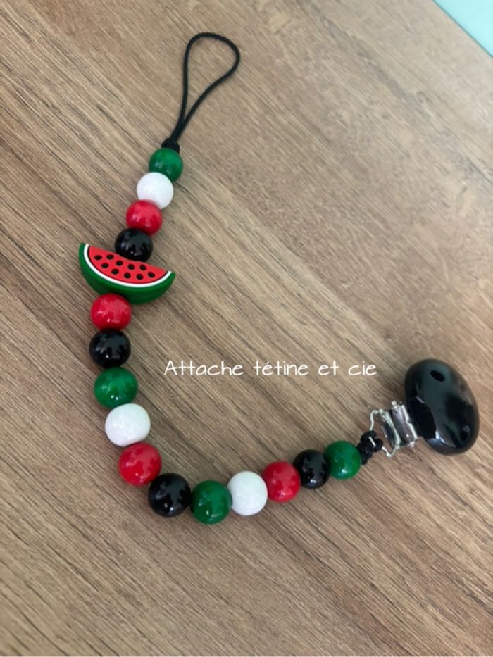Attache tétine