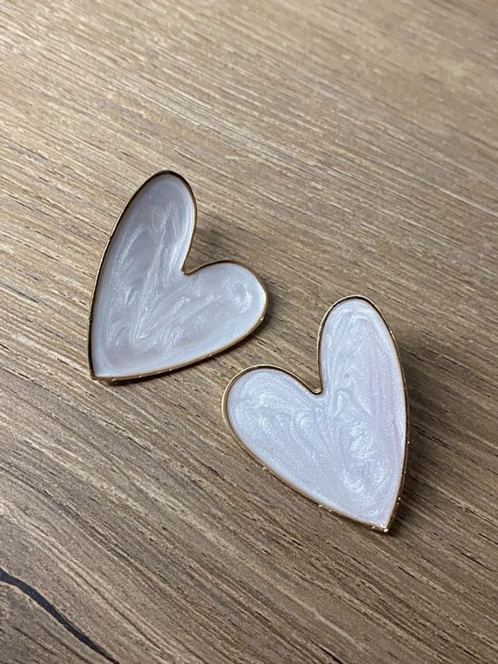 Paire de boucles d oreilles acier coeur blancs - photo numéro 3