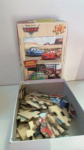 Lot de 2 super Puzzles dans une boite Disney Cars