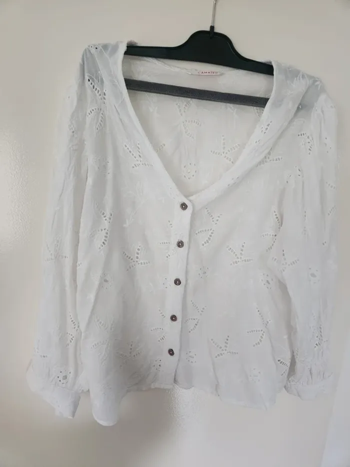 Jolie chemise blanche ajourée Camaieu taille 38
