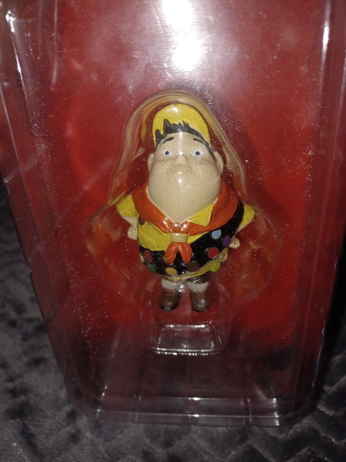 Figurine russell neuve emballage d'origine