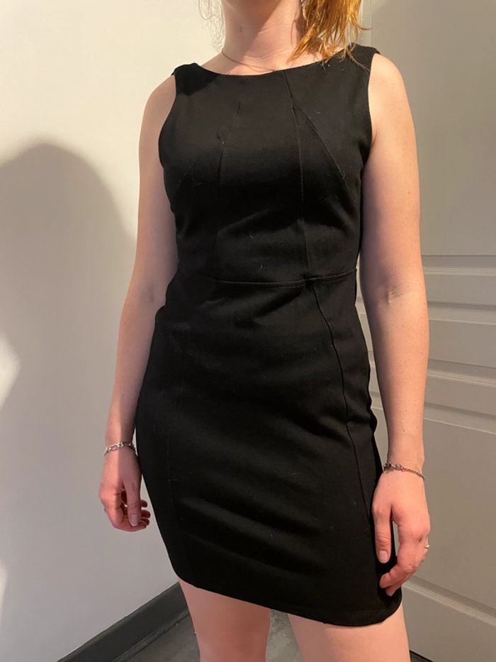 Robe dos nu - photo numéro 2