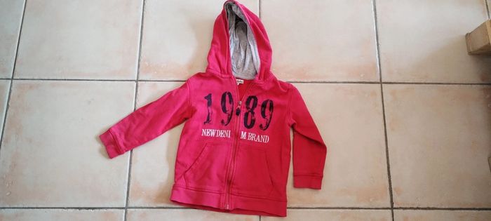 Veste sweat à capuche rouge