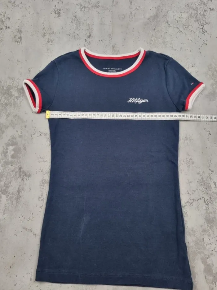 T-shirt Tommy Hilfiger col rond liseré bleu marine – Taille XS Femme (mesures en photos - photo numéro 8