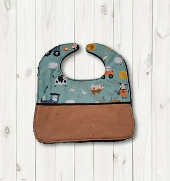 Bavoir classique Création fait main artisanale 