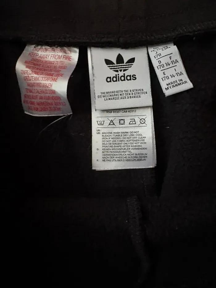 Short bermuda Adidas 14-15 ans - photo numéro 2