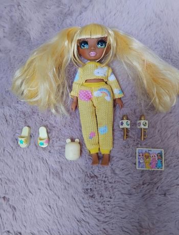 Poupée Rainbow High Sunny 