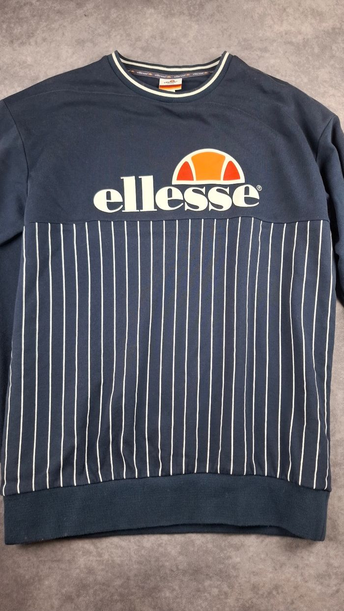 Sweat Ellesse Heritage Bleu Marine à Rayures - Taille M - Très bon état - photo numéro 3