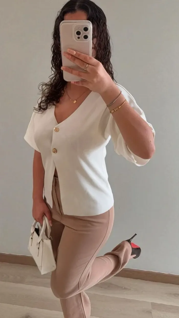 Haut blanc maille fine chic 🤍 minimaliste & élégant – Pinterest office look - photo numéro 2