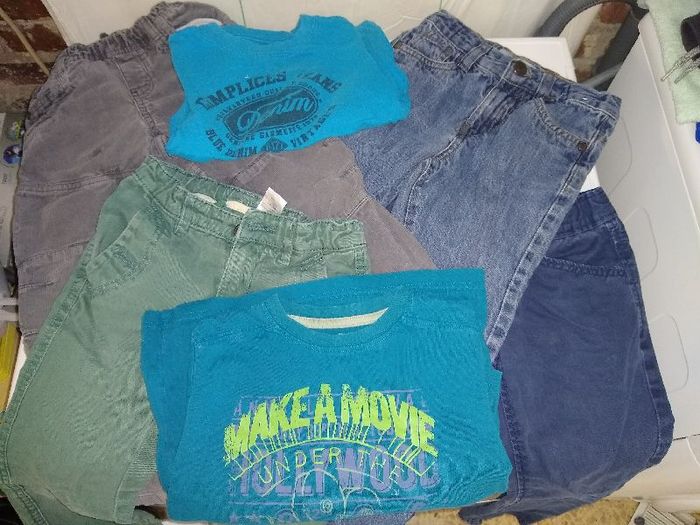 lot 6 vêtements 5 ans avec défauts