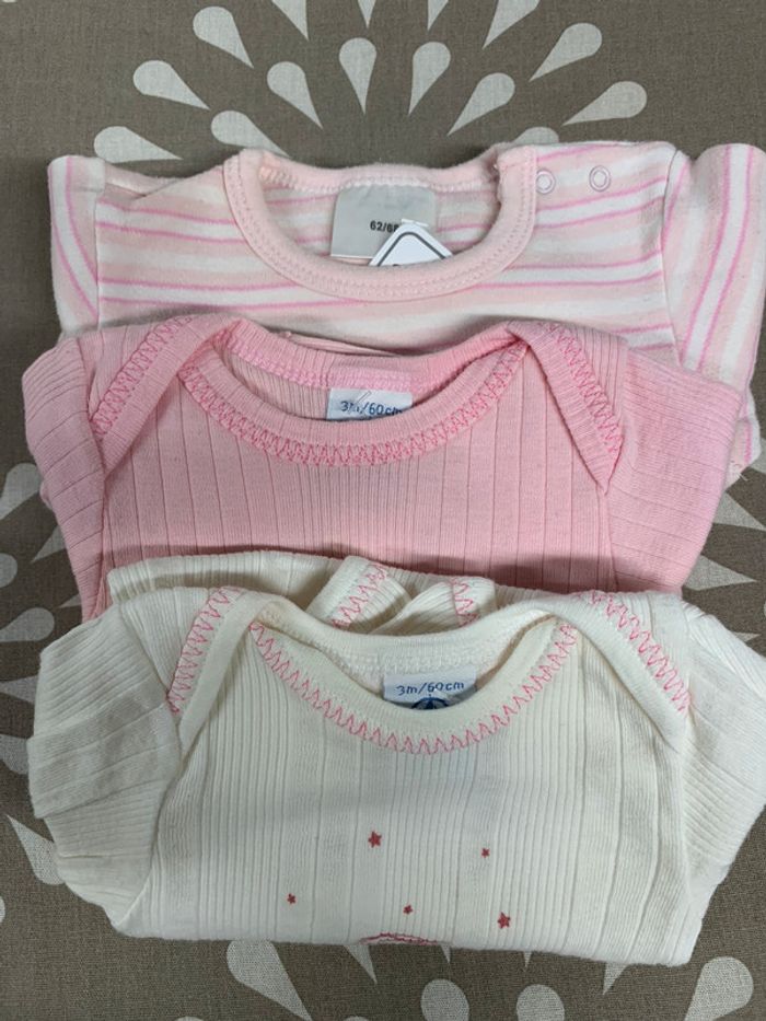 Lot 3 bodies (2 petit bateau et 1 sans marque )