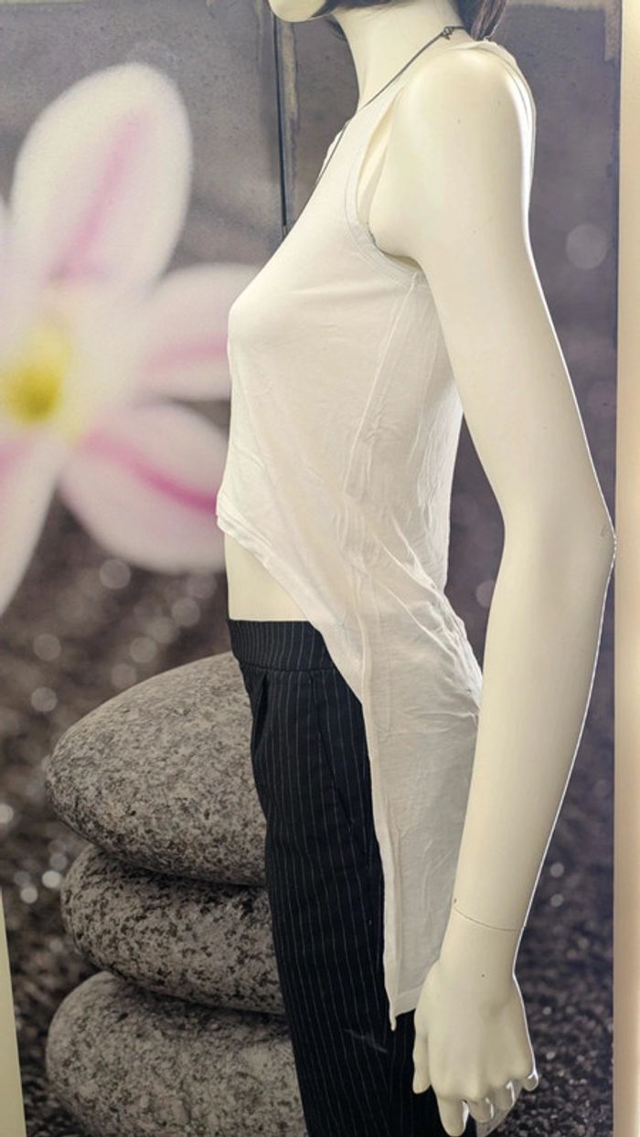 Haut debardeur blanc court devant long derrière