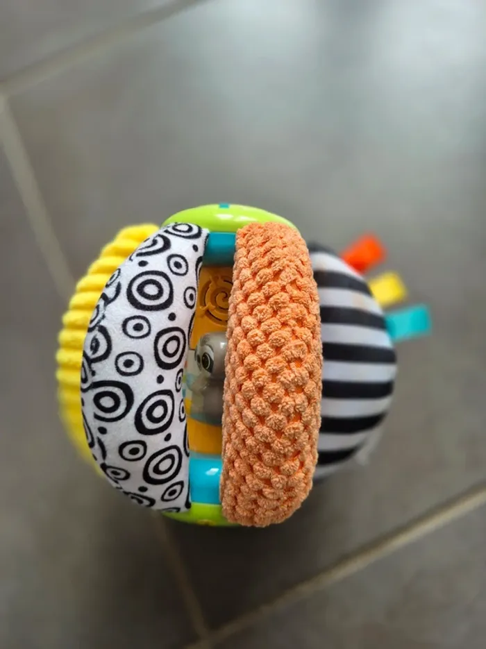 Dès 6 mois Lumi'balle hochet sensorielle Vtech - photo numéro 5