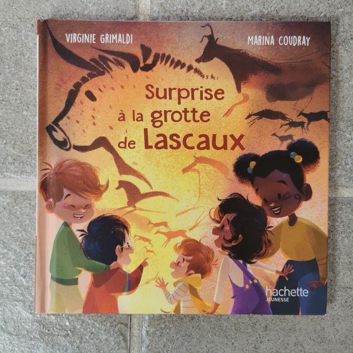 Surprise à la grotte de lascaux