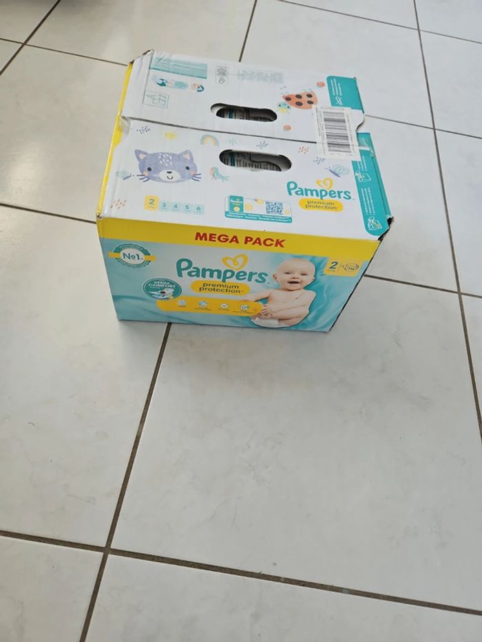 Méga pack 114 couches Pampers taille 2 Neuf