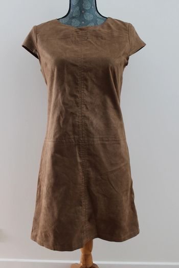 Jolie robe camel Camaïeu