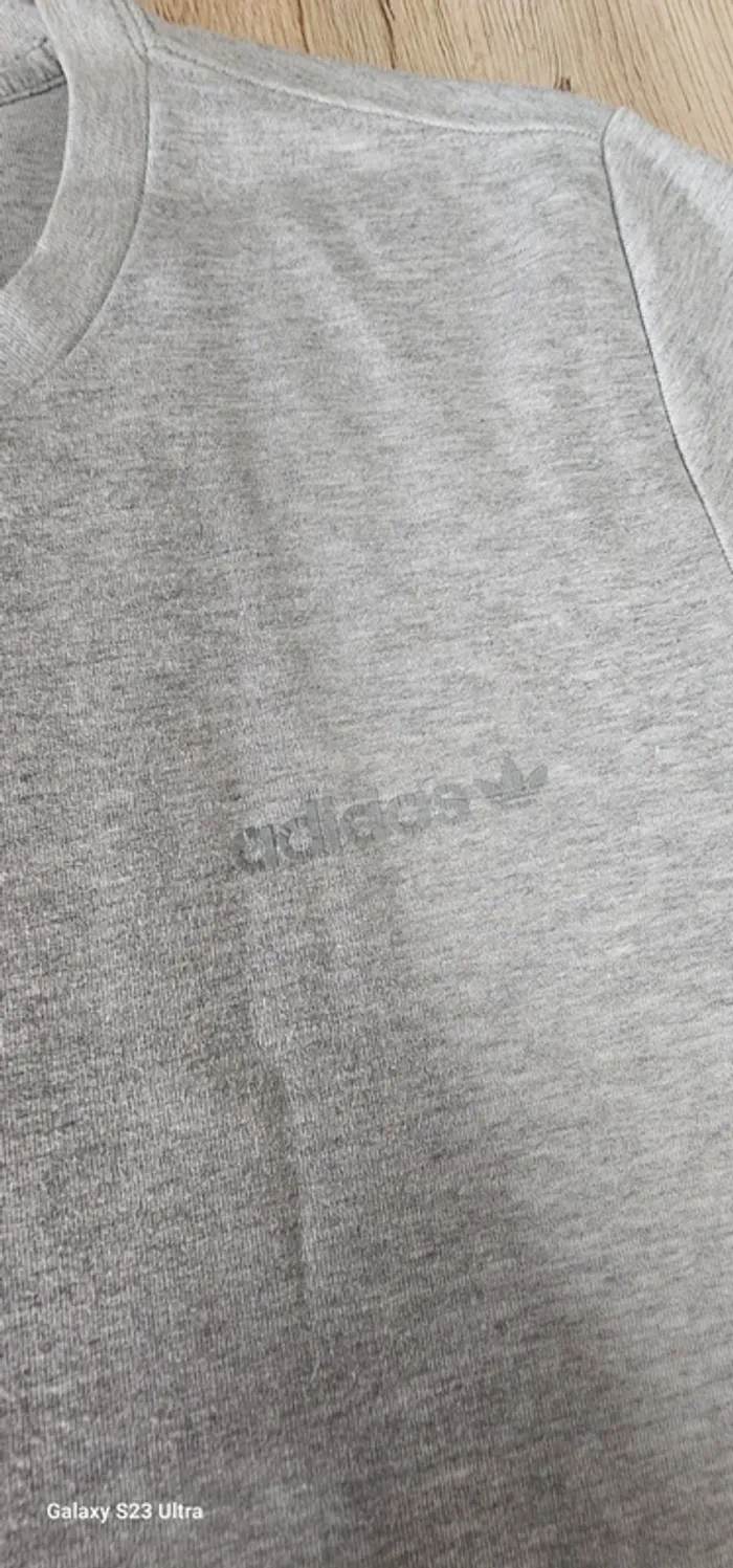 Tee shirt streetlife adidas gris assez epais taille M - photo numéro 2