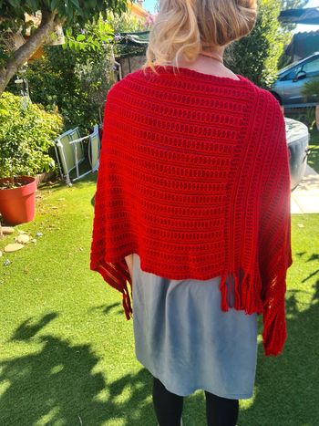 Poncho. court .femme . rouge. taille unique.