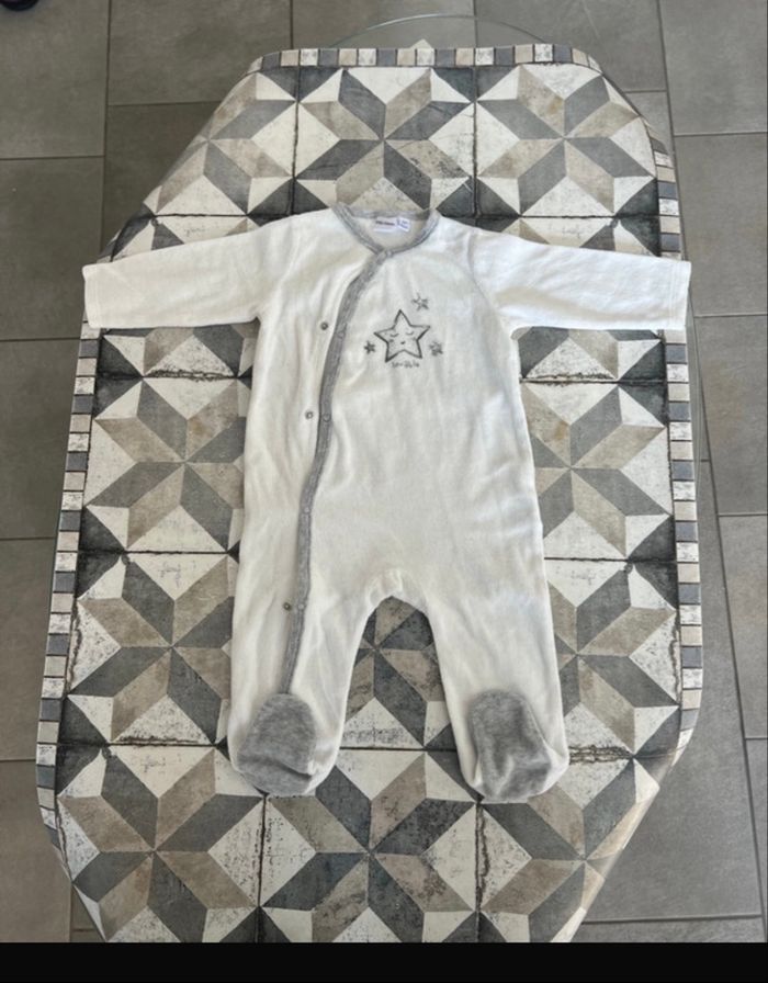Lot de pyjamas velour 3 mois. - photo numéro 7