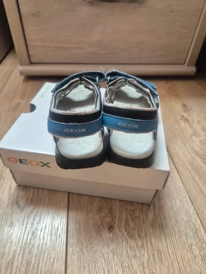 Chaussures sandales / nu-pieds Geox bleues pointure 29 en excellent état - photo numéro 5