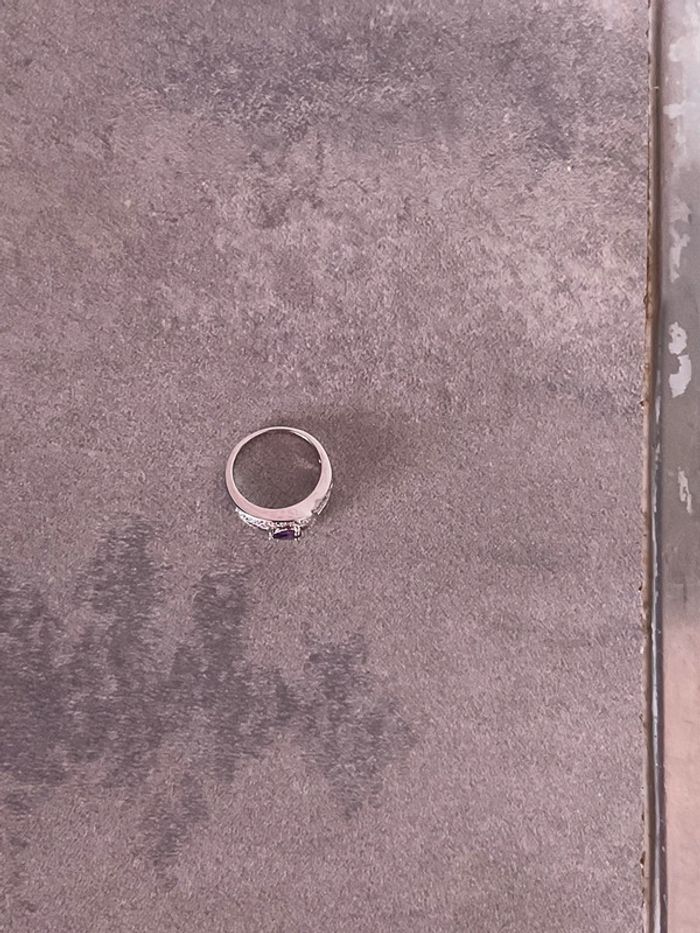 Bague avec pierre violette neuve - photo numéro 5