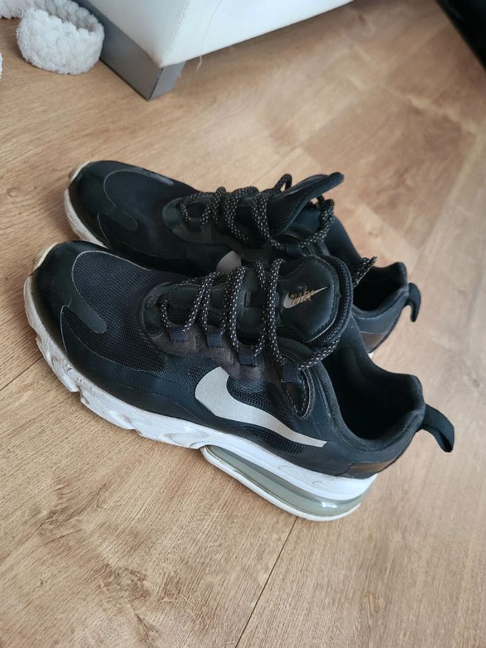 Nike react 270