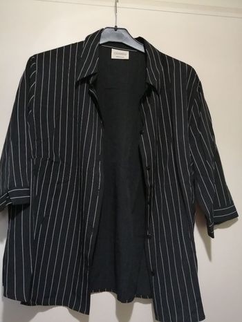 Chemise Canda noire à rayures. Taille 48.