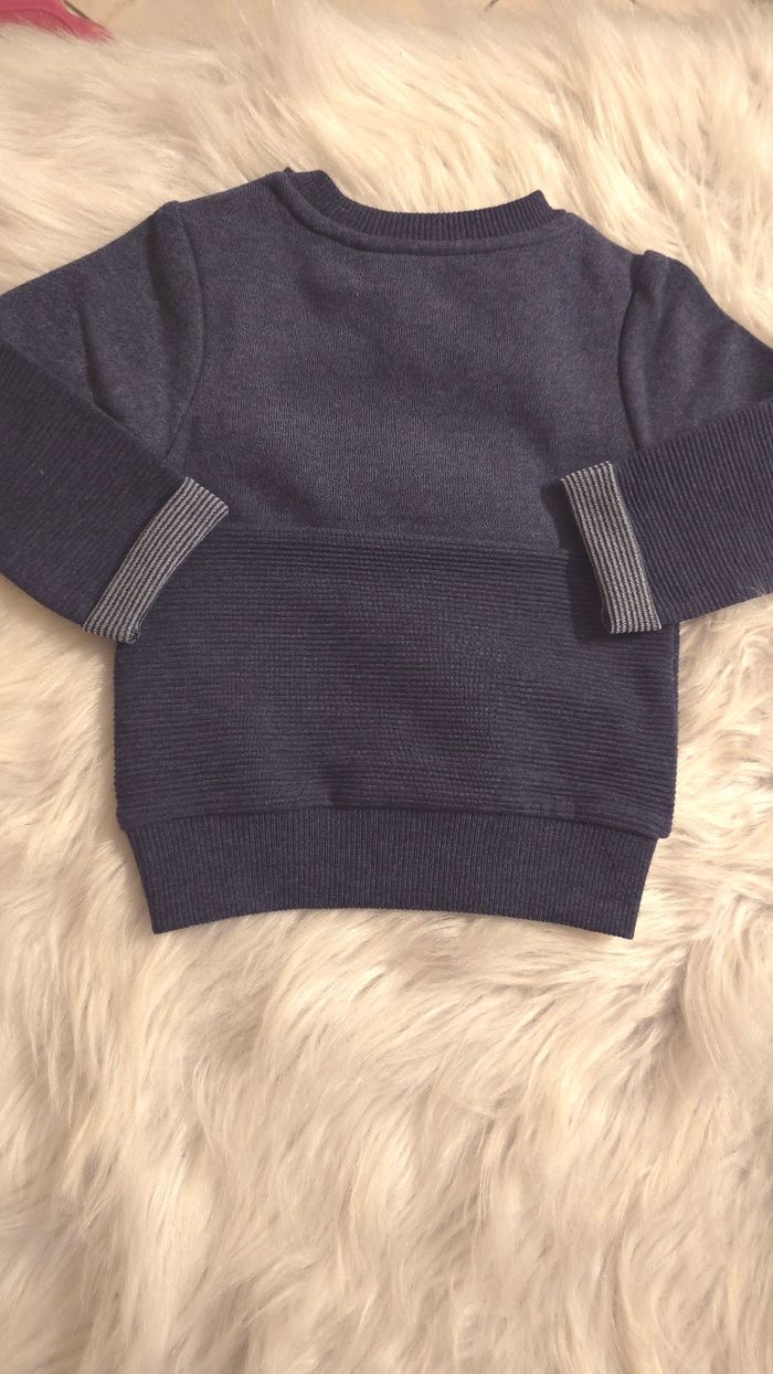 (Neufs non portés) 🏷🏷🥰😍💙 SUPERBE ENSEMBLE sweat et jeans 6 mois garçon 💙😍🥰 - photo numéro 5