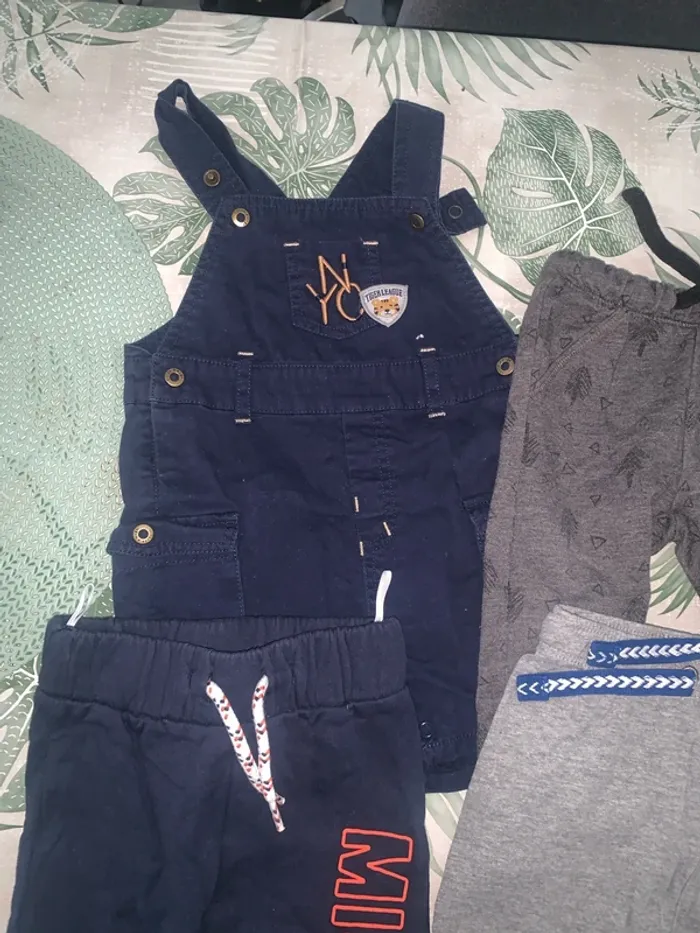 Lot de vêtements 12 mois - photo numéro 2