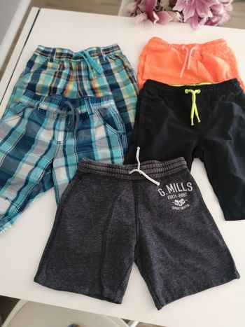 Lot 5  short  8 ans 