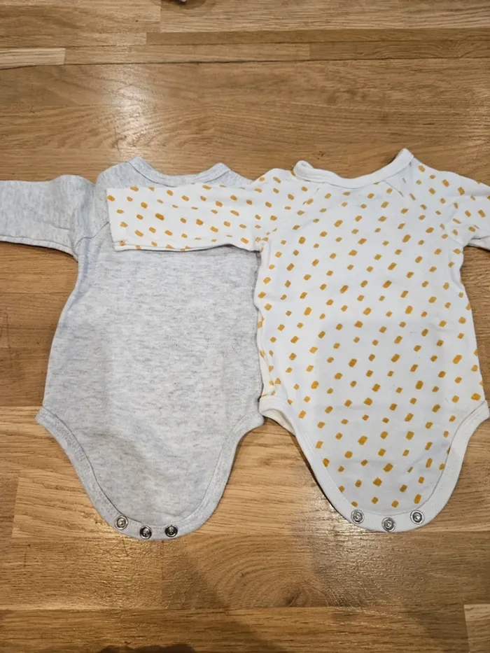 Lot de 2 bodies 1 mois - photo numéro 5