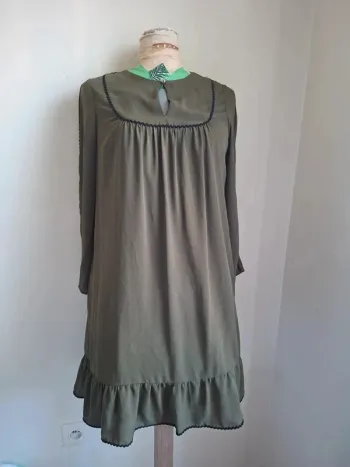 Robe fluide kaki, élégance et confort - Laura Bernal, neuve, taille 38