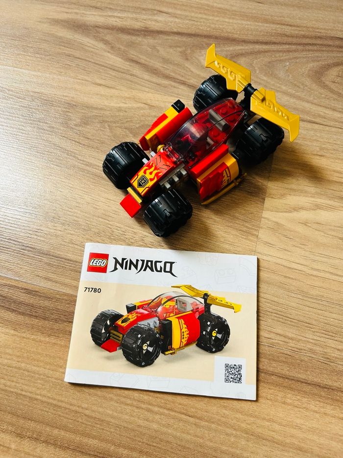 LEGO Ninjago 71780 – La Voiture de Course Ninja de Kai Évolution - photo numéro 1