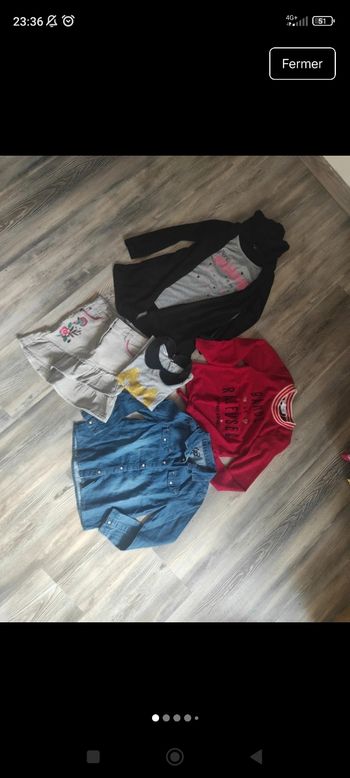 Lot vêtements fille 5 ans avec pull jupe en jean et chemise neuve