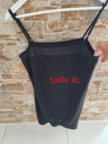 1 nuisette noir taille XL marque Disneyland Paris