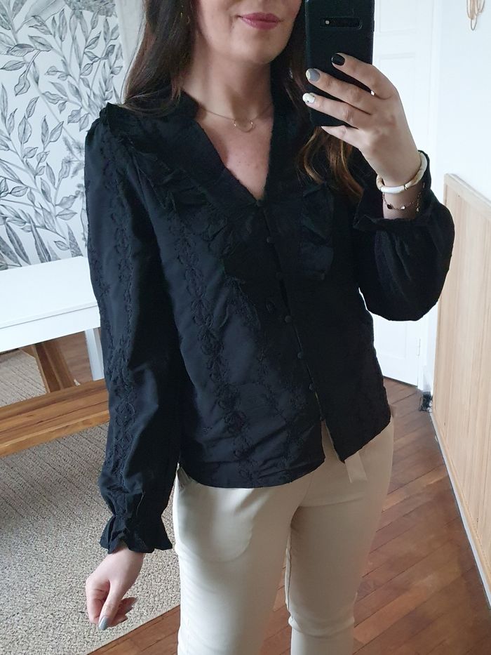 Blouse noire froufrous St Malo Taille S - photo numéro 3