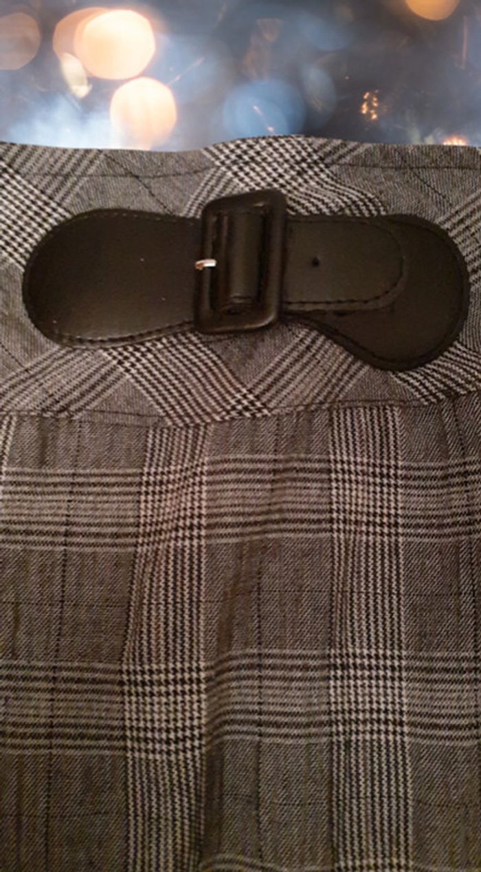 Mini-jupe écossaise à plis. Taille 38. Kiabi. Excellent état. - photo numéro 4