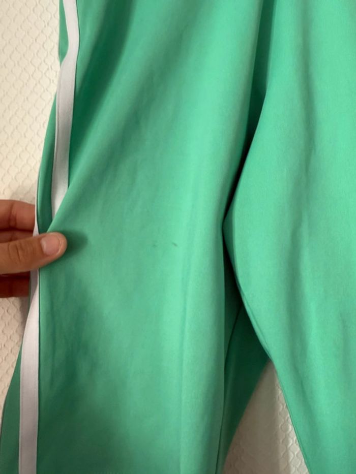Short vert adidas en bon état taille 34 - photo numéro 3