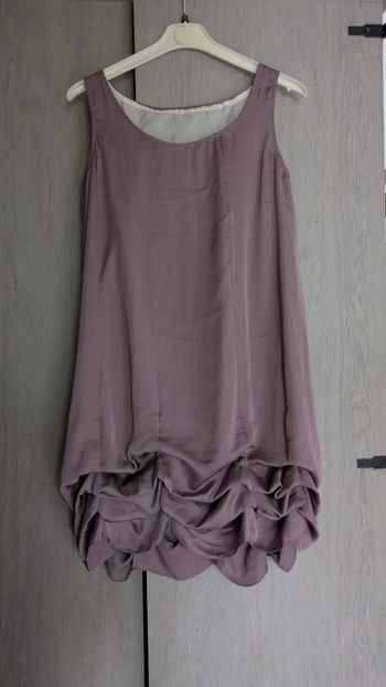 💜 Robe satinée mauve – Taille M (38/40) – effet boule