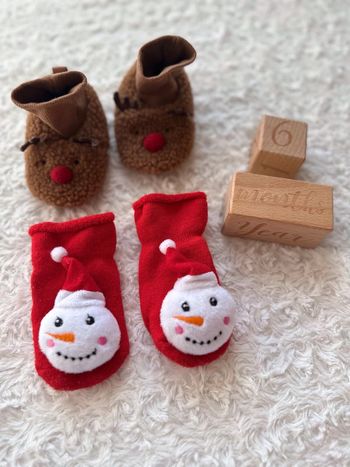 Lot de deux paires de chaussons 6 mois
