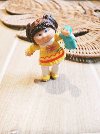 🪆Figurine fillette avec marionnette Cabbage Patch Kids Mini 1984 OAA Inc